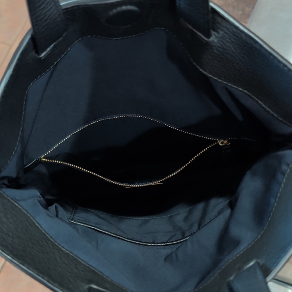 Tory Burch Black Leather Bag with Gold Details - Picture 12 of 16